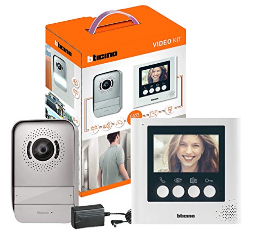 Kit videoportero BTicino 316913, compuesto por un videoportero de interior con pantalla a color de 4,3 pulgadas y un videoportero de exterior con gran angular de visión nocturna, acabado en blanco.